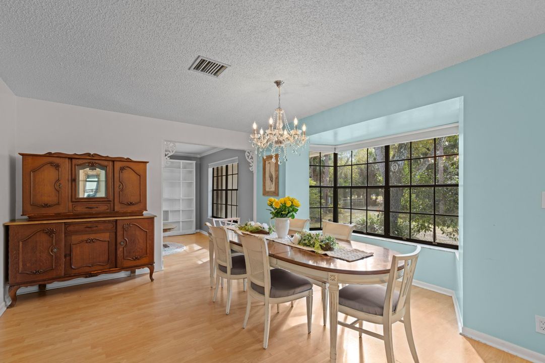 En Venta: $1,200,000 (5 camas, 4 baños, 2717 Pies cuadrados)