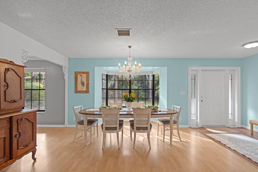 En Venta: $1,200,000 (5 camas, 4 baños, 2717 Pies cuadrados)