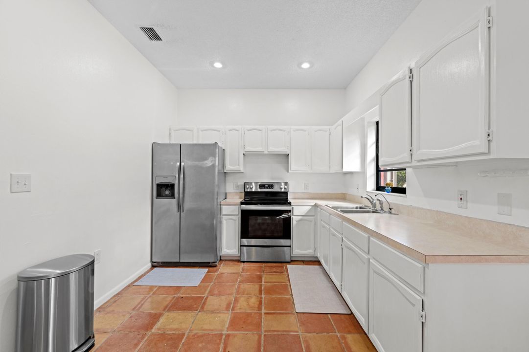 En Venta: $1,200,000 (5 camas, 4 baños, 2717 Pies cuadrados)