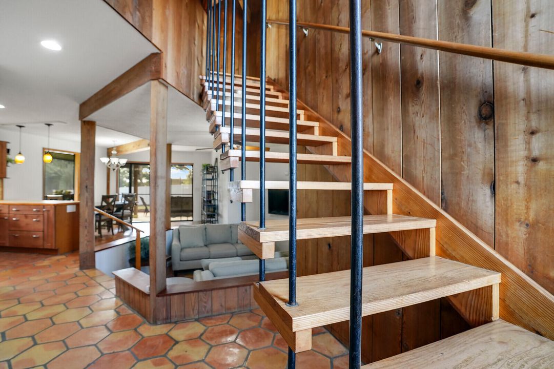 На продажу: $725,000 (4 спален, 2 ванн, 1984 Квадратных фут)