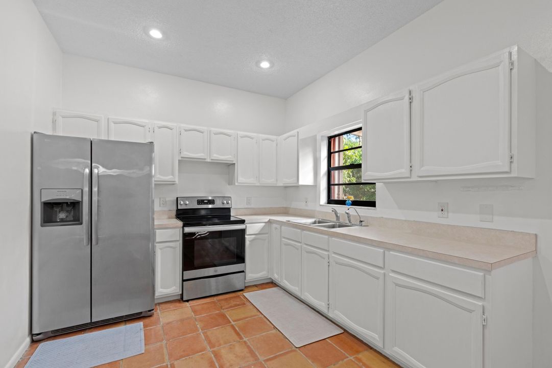 En Venta: $1,200,000 (5 camas, 4 baños, 2717 Pies cuadrados)