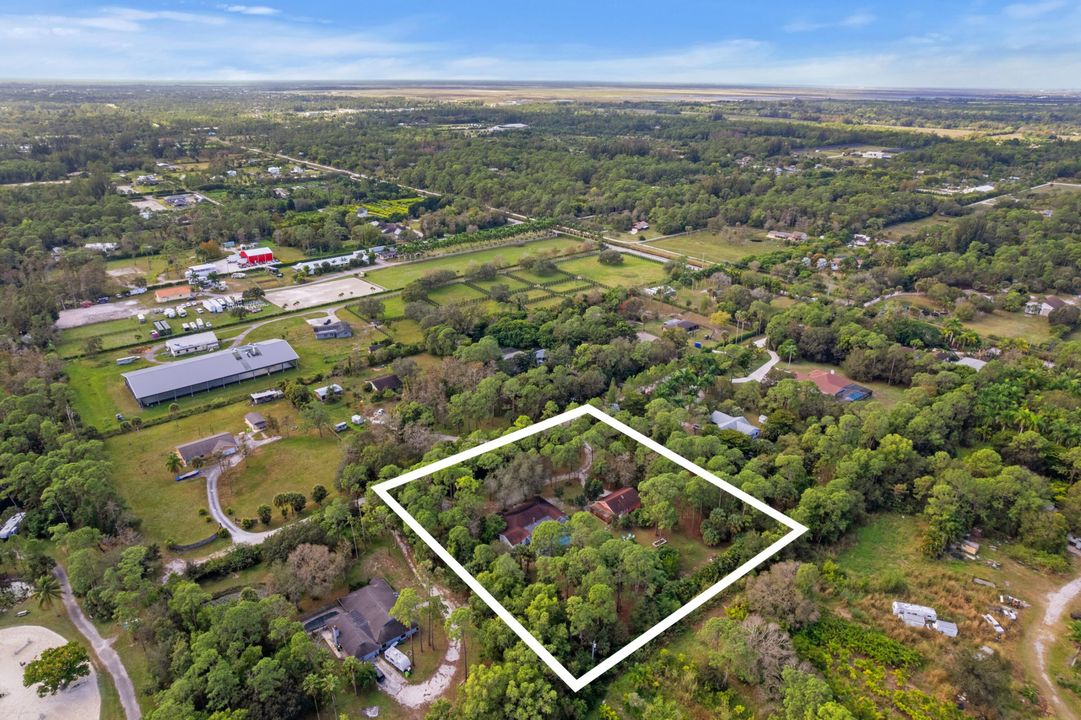 En Venta: $1,200,000 (5 camas, 4 baños, 2717 Pies cuadrados)