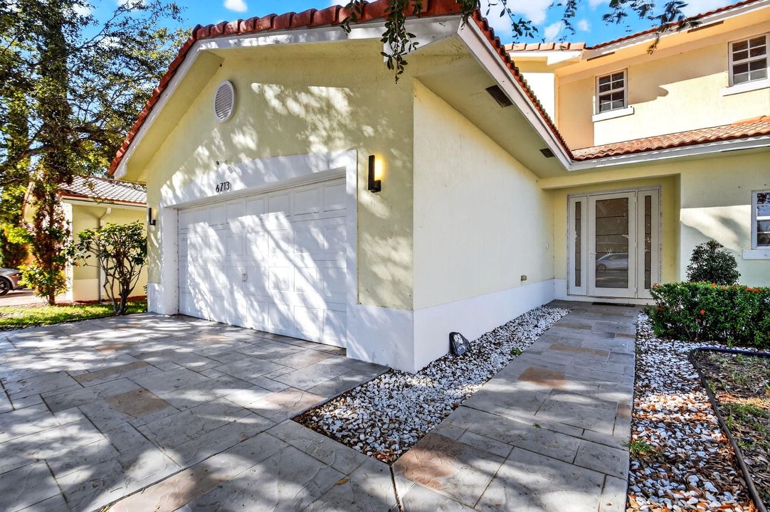 待售: $450,000 (3 贝兹, 2 浴室, 2219 平方英尺)