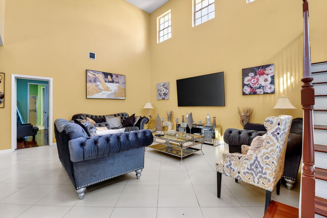 待售: $450,000 (3 贝兹, 2 浴室, 2219 平方英尺)