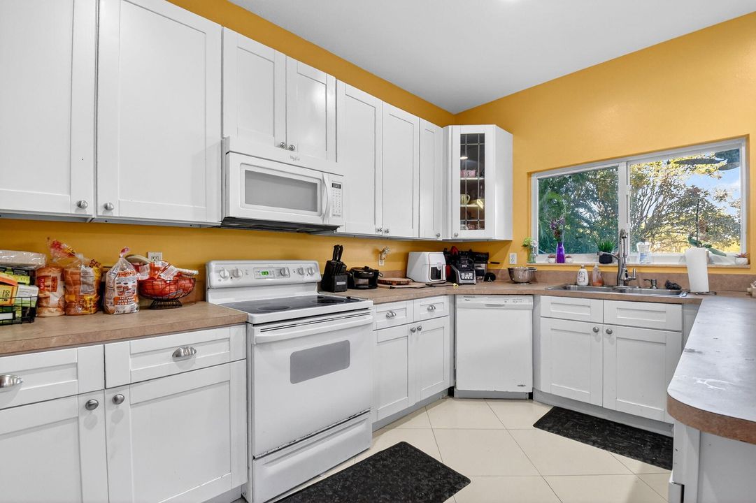 待售: $450,000 (3 贝兹, 2 浴室, 2219 平方英尺)