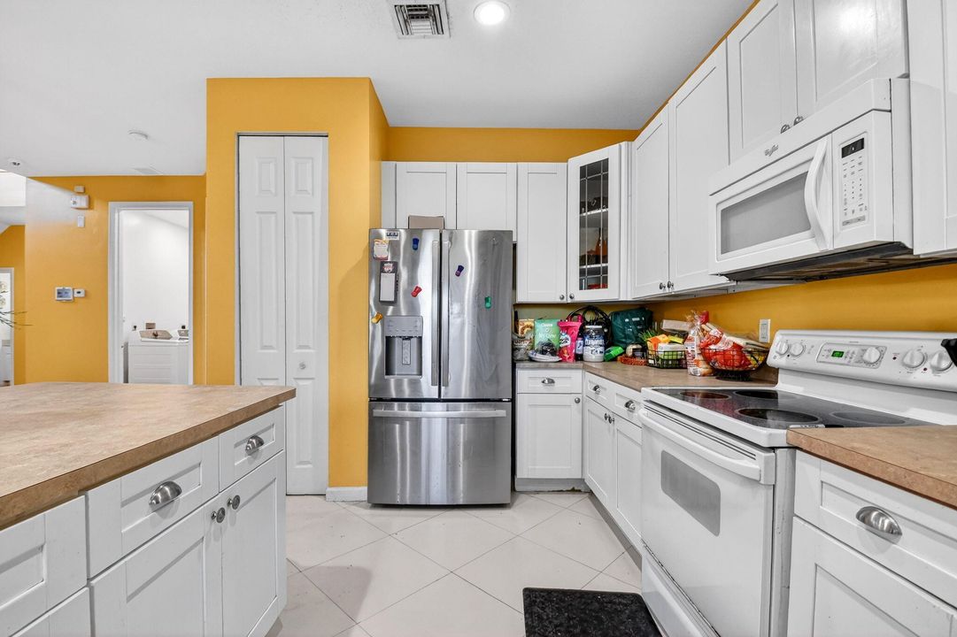 待售: $450,000 (3 贝兹, 2 浴室, 2219 平方英尺)