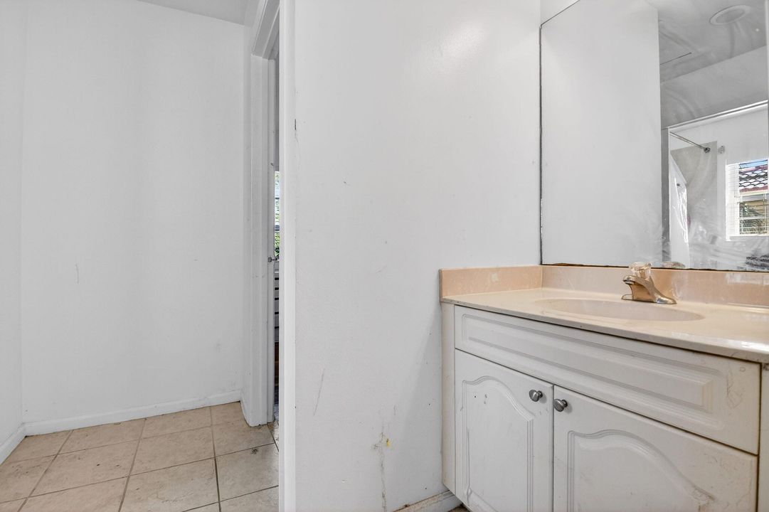 待售: $450,000 (3 贝兹, 2 浴室, 2219 平方英尺)