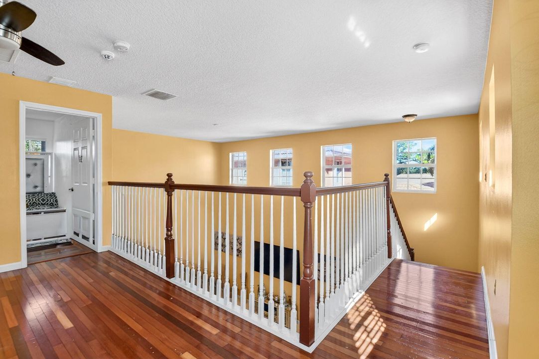 待售: $450,000 (3 贝兹, 2 浴室, 2219 平方英尺)