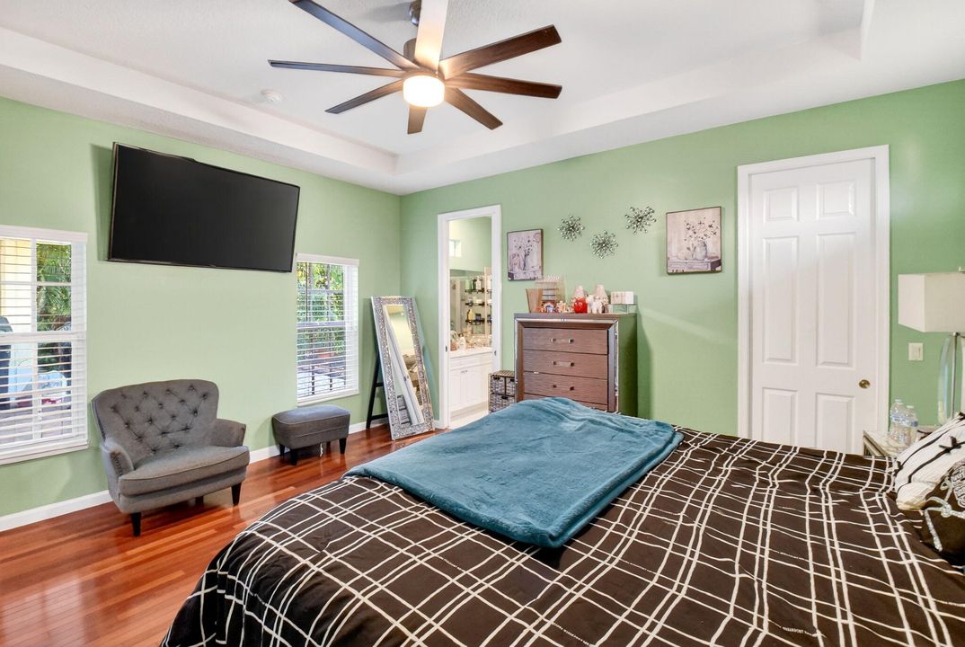 待售: $450,000 (3 贝兹, 2 浴室, 2219 平方英尺)