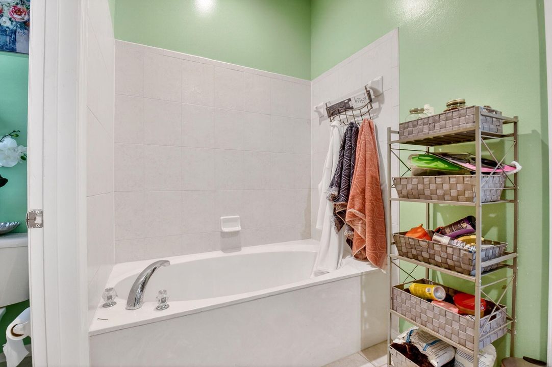 待售: $450,000 (3 贝兹, 2 浴室, 2219 平方英尺)