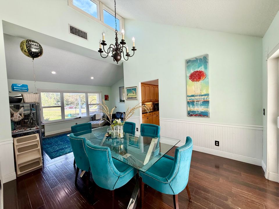 待售: $975,000 (4 贝兹, 2 浴室, 2166 平方英尺)