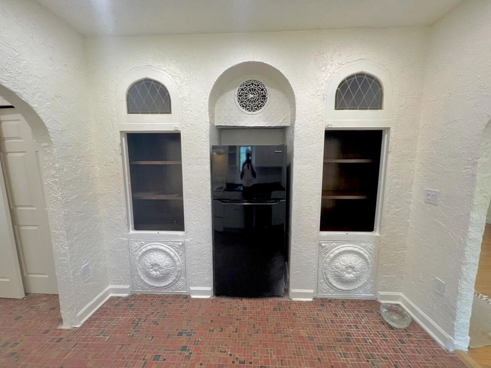 出租: $6,000 (4 贝兹, 2 浴室, 2225 平方英尺)