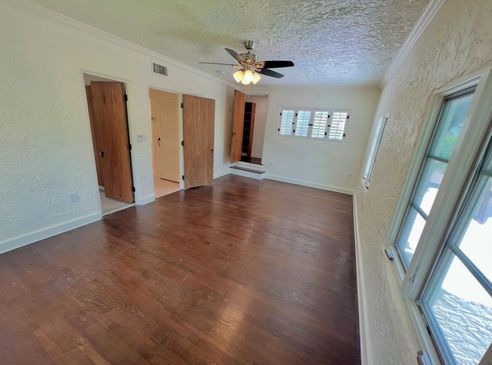 出租: $6,000 (4 贝兹, 2 浴室, 2225 平方英尺)