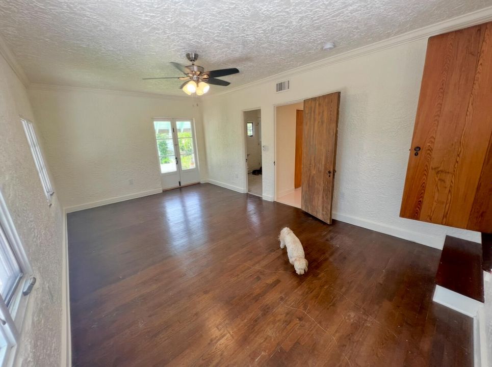 出租: $6,000 (4 贝兹, 2 浴室, 2225 平方英尺)