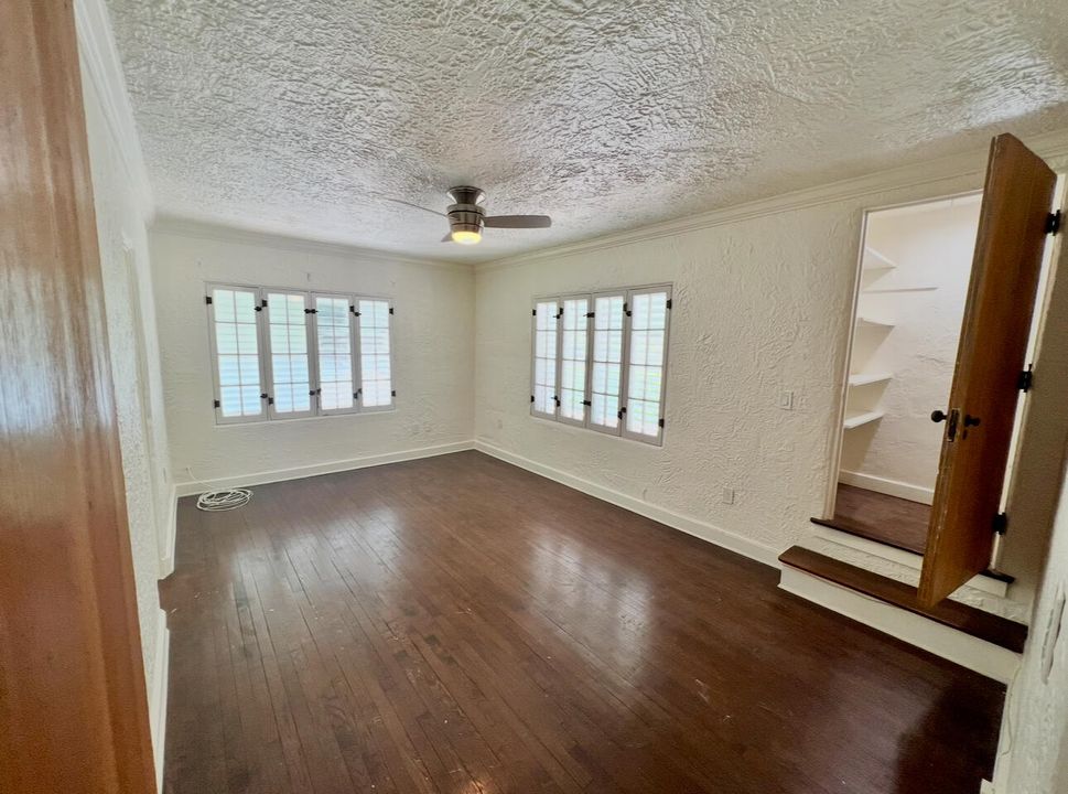 出租: $6,000 (4 贝兹, 2 浴室, 2225 平方英尺)