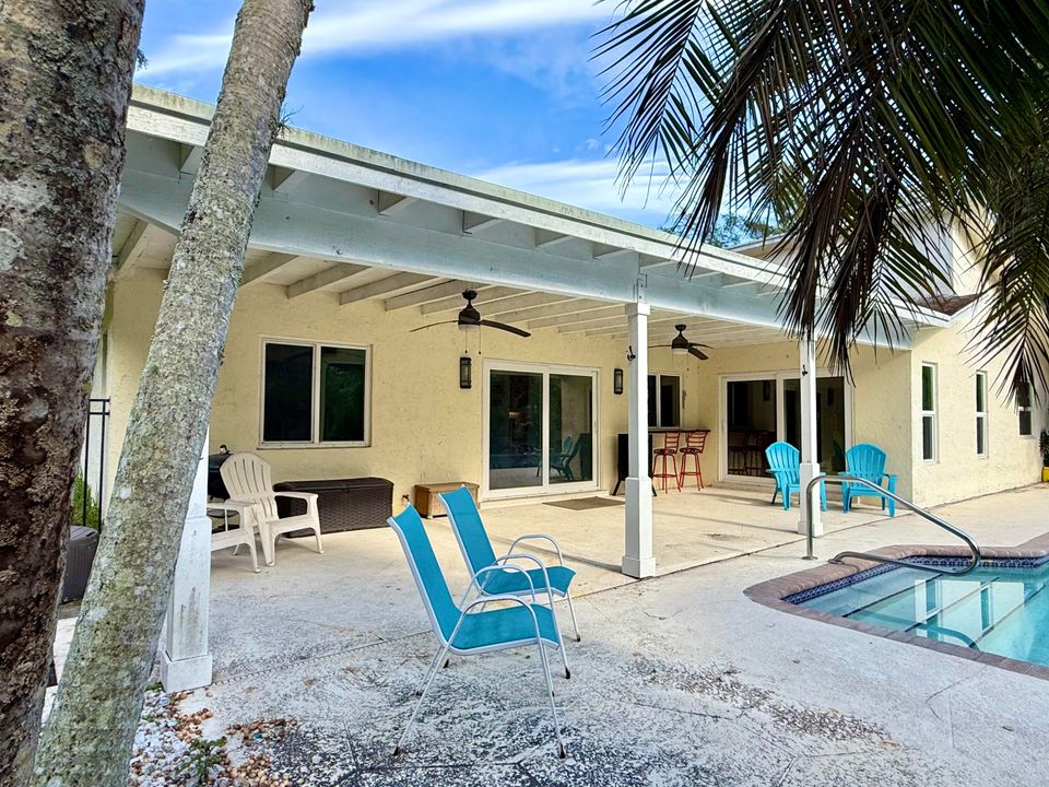 待售: $975,000 (4 贝兹, 2 浴室, 2166 平方英尺)