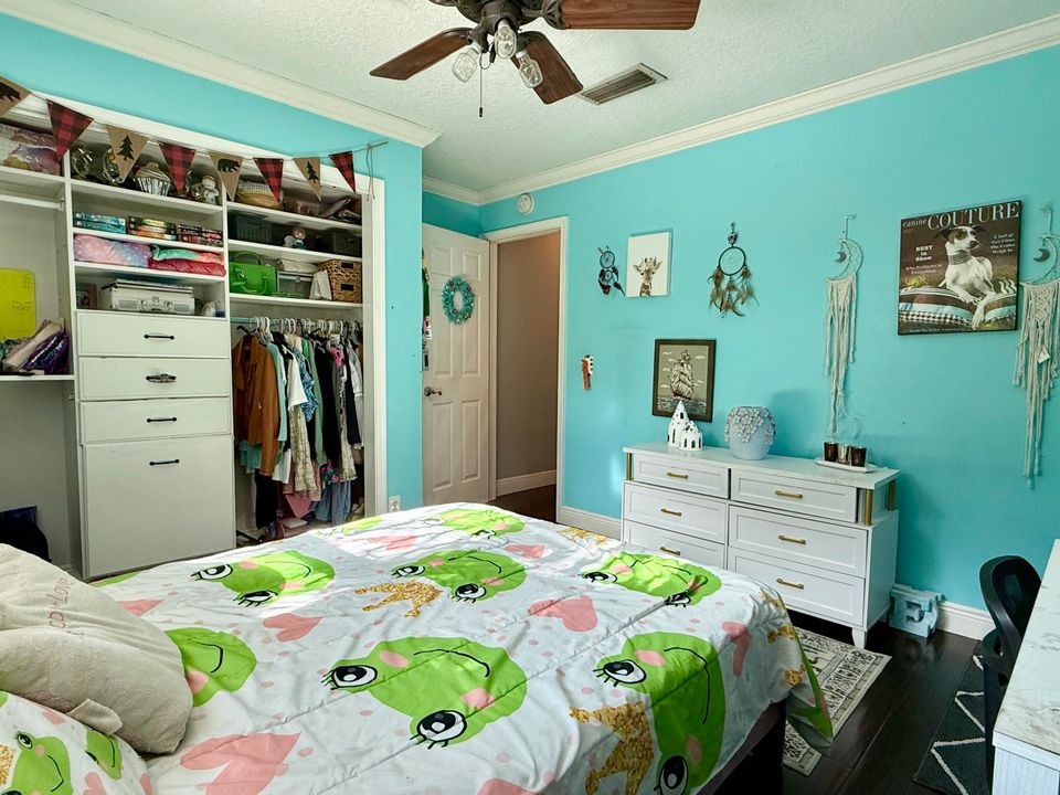 待售: $975,000 (4 贝兹, 2 浴室, 2166 平方英尺)