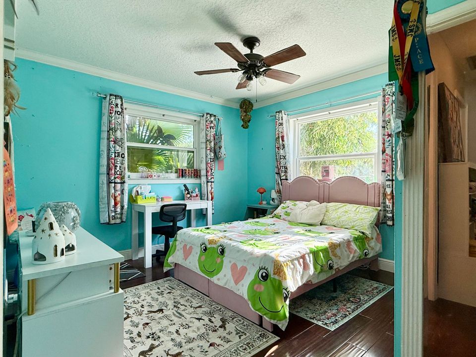 待售: $975,000 (4 贝兹, 2 浴室, 2166 平方英尺)