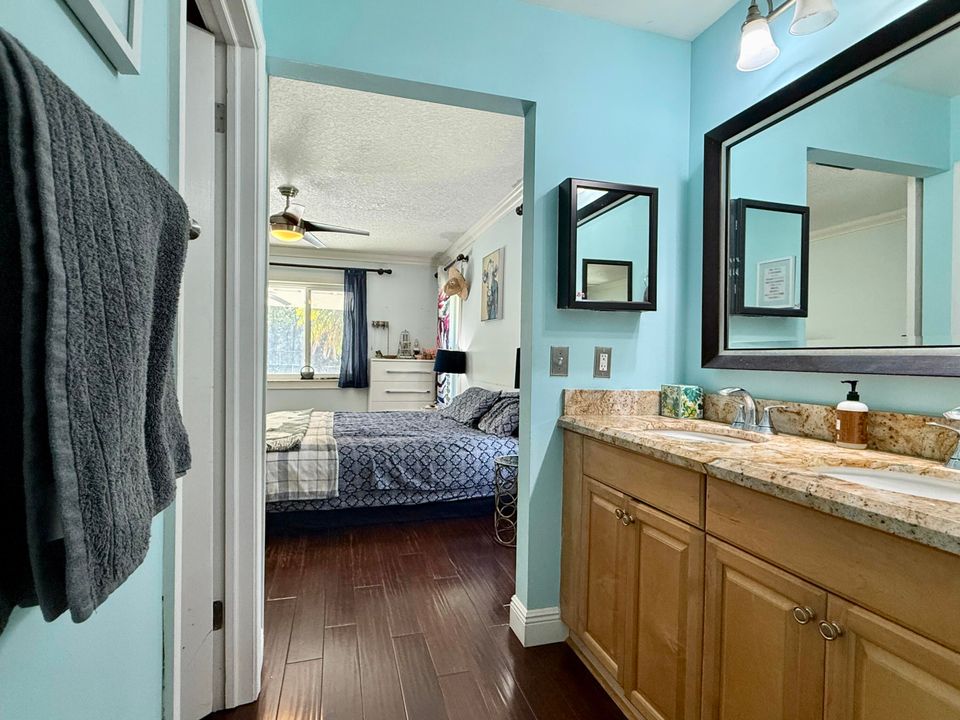 待售: $975,000 (4 贝兹, 2 浴室, 2166 平方英尺)