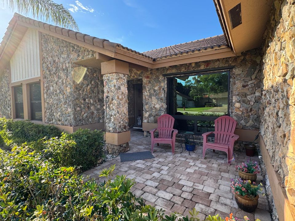 For Sale: $749,000 (4 beds, 2 baths, 2247 Square Feet)