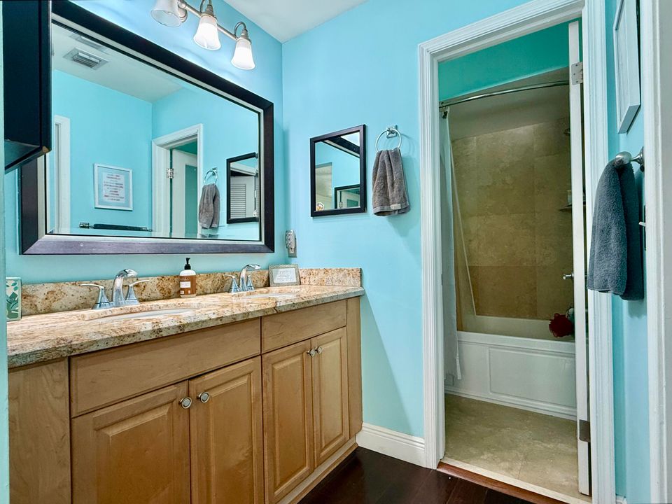 待售: $975,000 (4 贝兹, 2 浴室, 2166 平方英尺)