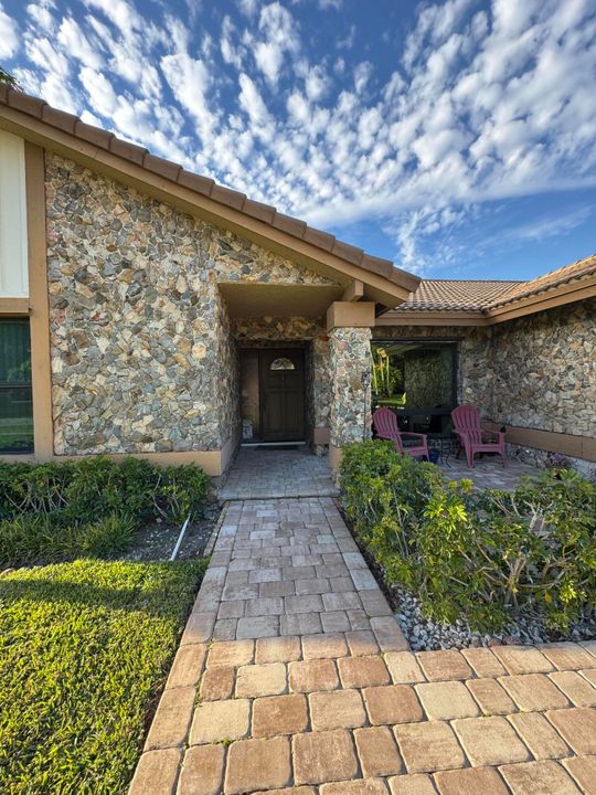 For Sale: $749,000 (4 beds, 2 baths, 2247 Square Feet)