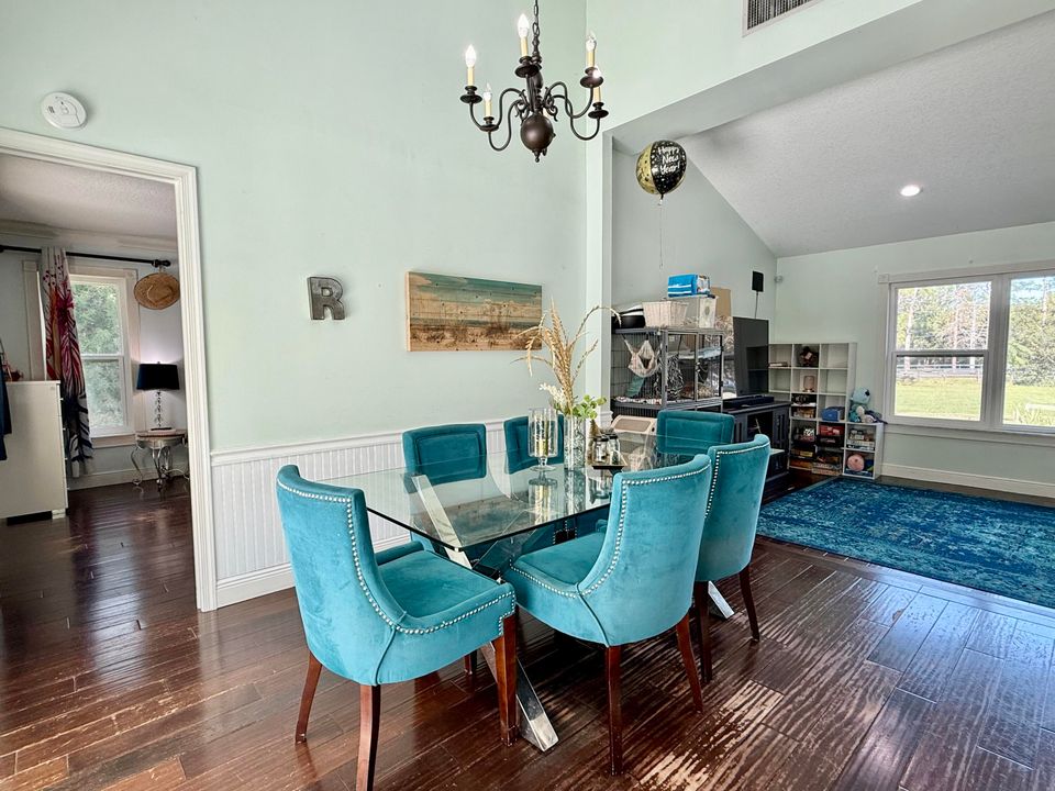 待售: $975,000 (4 贝兹, 2 浴室, 2166 平方英尺)