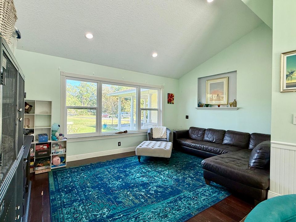 待售: $975,000 (4 贝兹, 2 浴室, 2166 平方英尺)