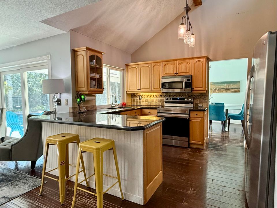 待售: $975,000 (4 贝兹, 2 浴室, 2166 平方英尺)