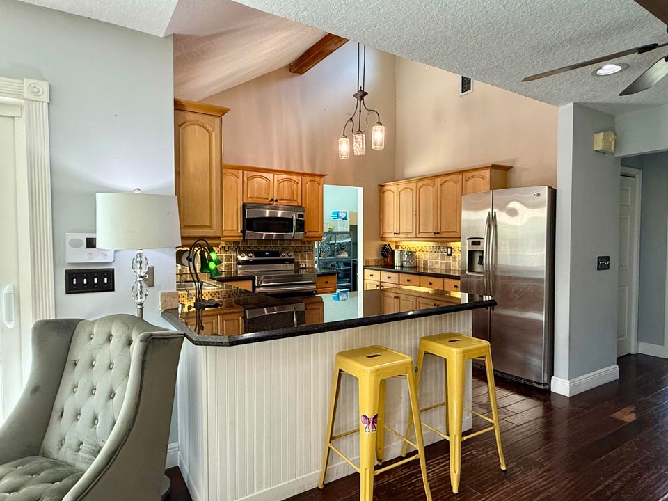 待售: $975,000 (4 贝兹, 2 浴室, 2166 平方英尺)