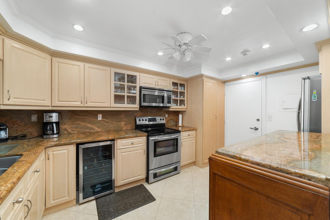 Active With Contract: $625,000 (2 beds, 2 baths, 1580 Square Feet)