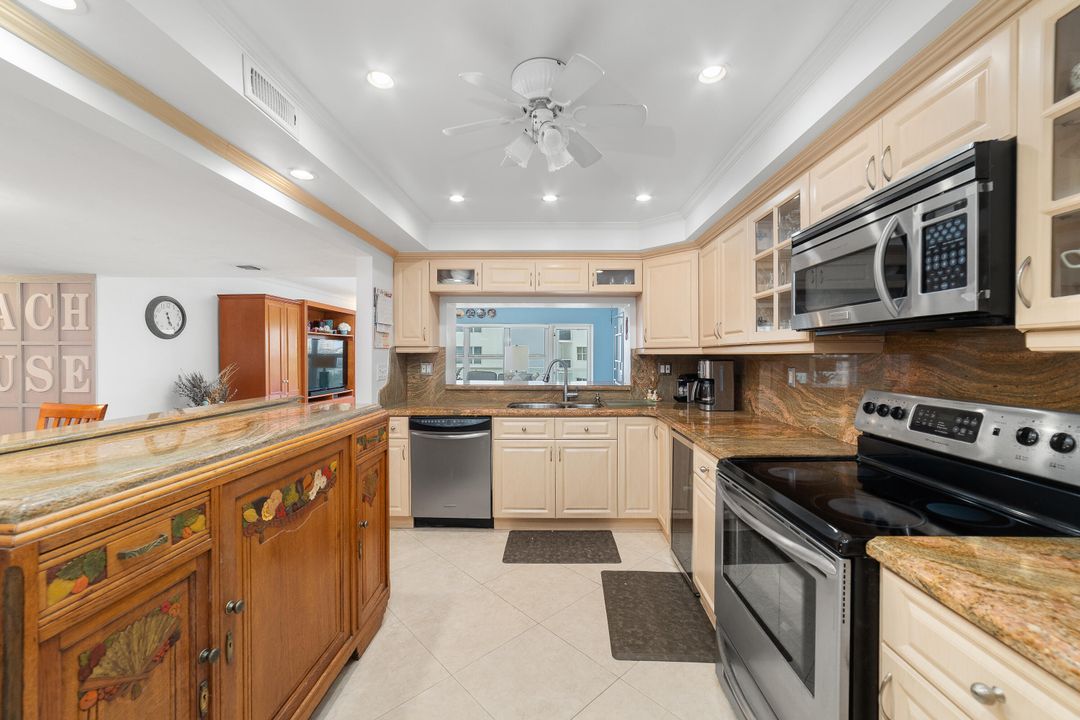 Active With Contract: $625,000 (2 beds, 2 baths, 1580 Square Feet)