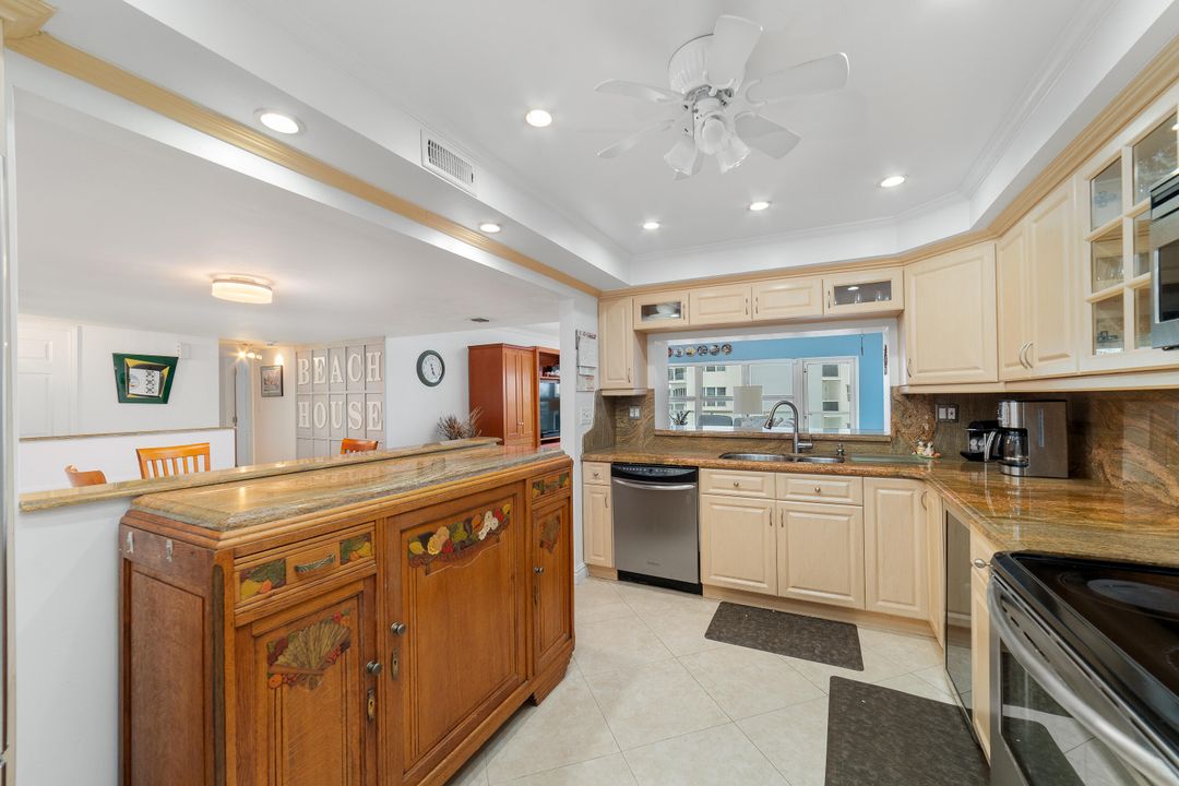 Active With Contract: $625,000 (2 beds, 2 baths, 1580 Square Feet)