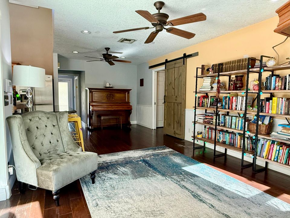 待售: $975,000 (4 贝兹, 2 浴室, 2166 平方英尺)