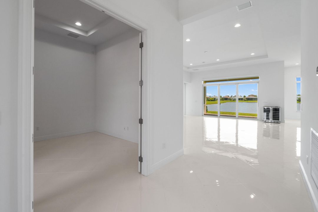 En Venta: $1,215,000 (4 camas, 4 baños, 3773 Pies cuadrados)