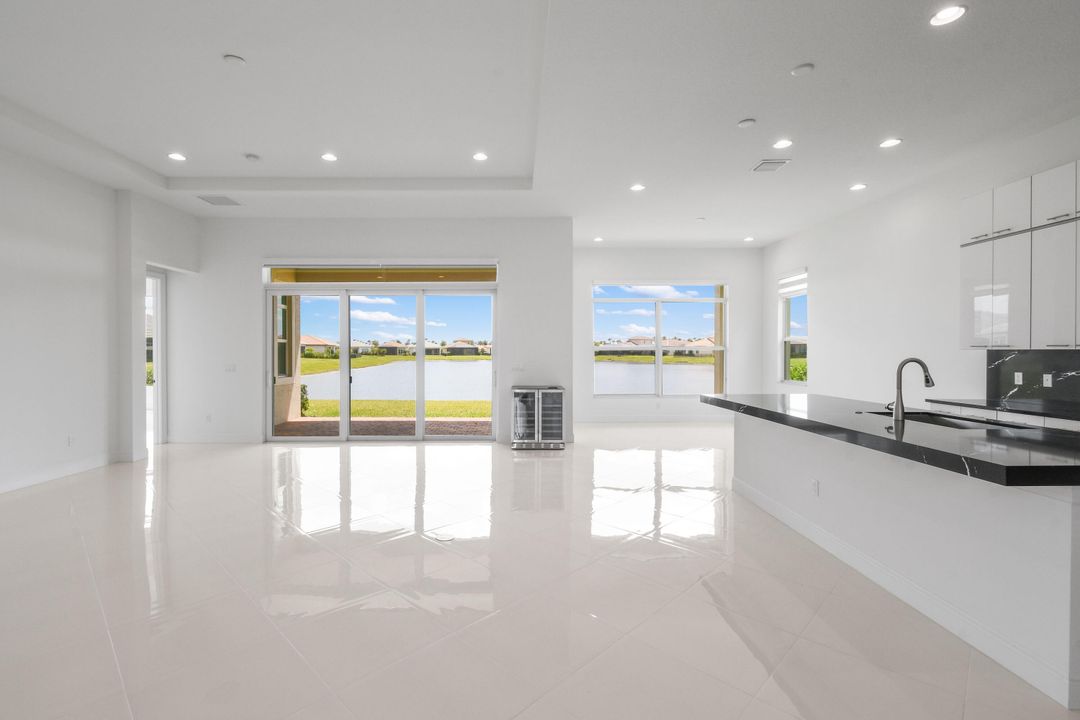 En Venta: $1,215,000 (4 camas, 4 baños, 3773 Pies cuadrados)