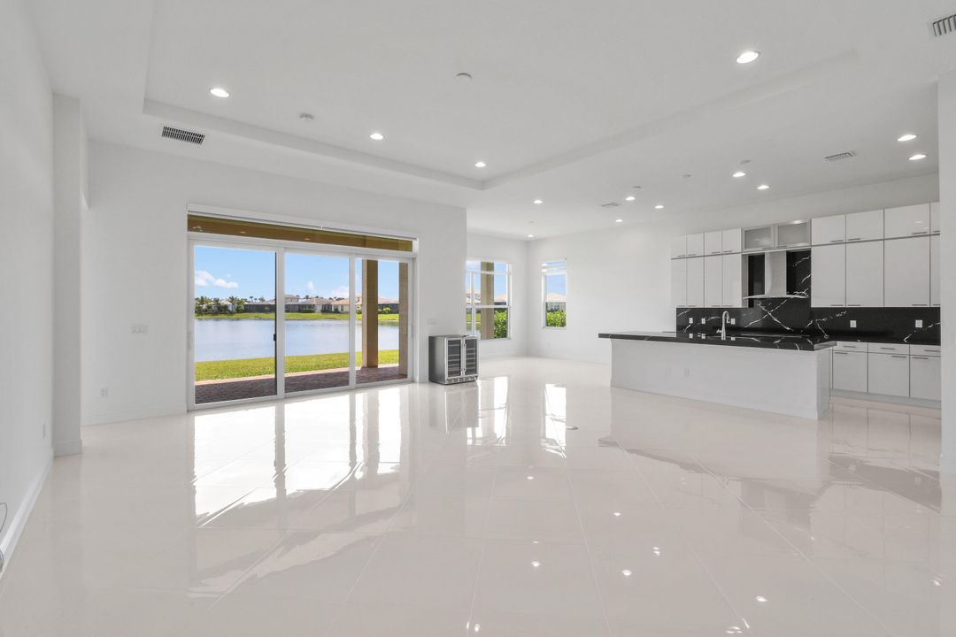 En Venta: $1,215,000 (4 camas, 4 baños, 3773 Pies cuadrados)