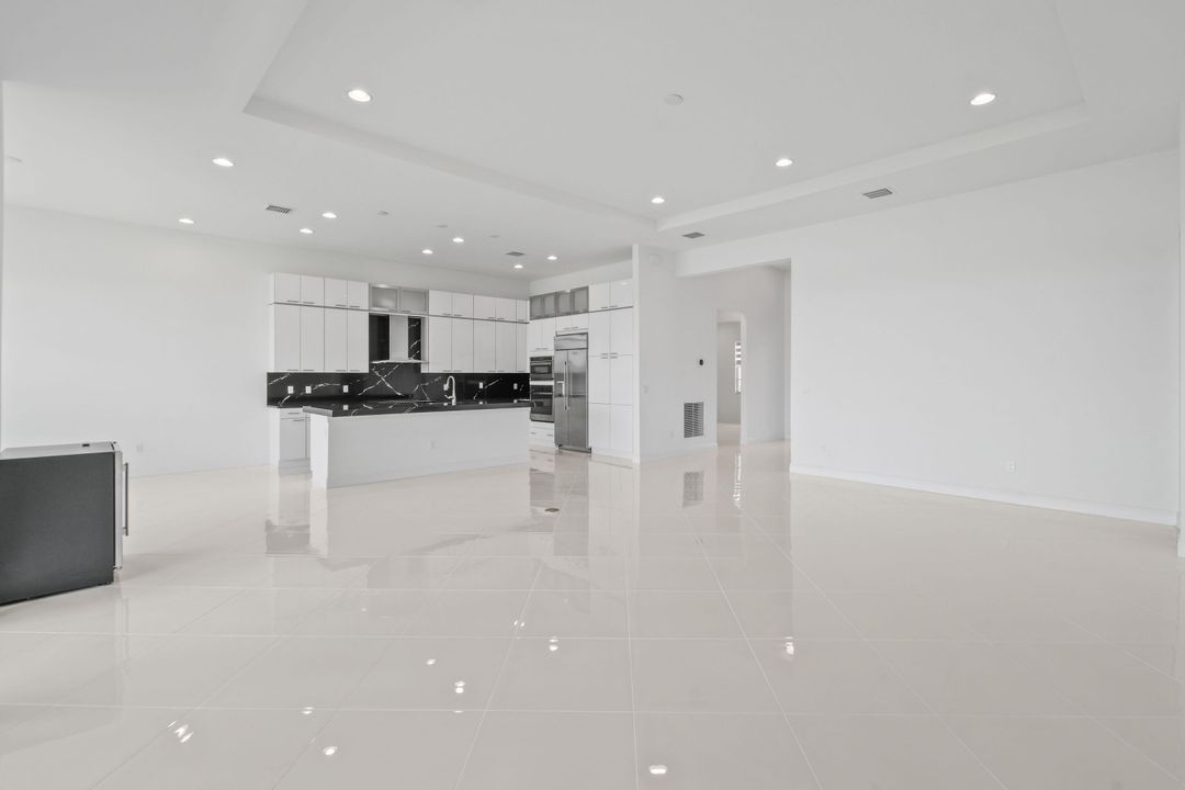 En Venta: $1,215,000 (4 camas, 4 baños, 3773 Pies cuadrados)