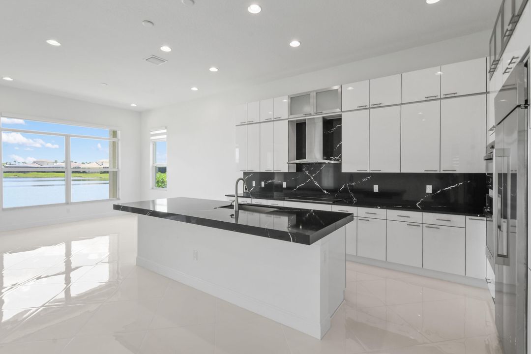 En Venta: $1,215,000 (4 camas, 4 baños, 3773 Pies cuadrados)