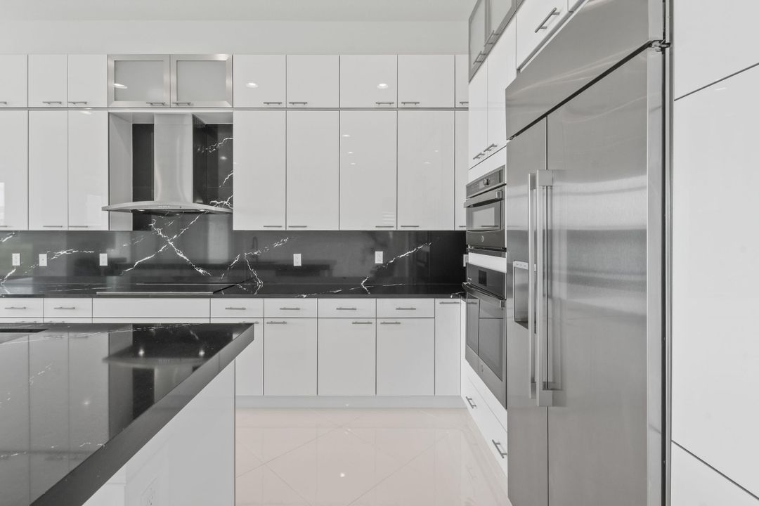 En Venta: $1,215,000 (4 camas, 4 baños, 3773 Pies cuadrados)