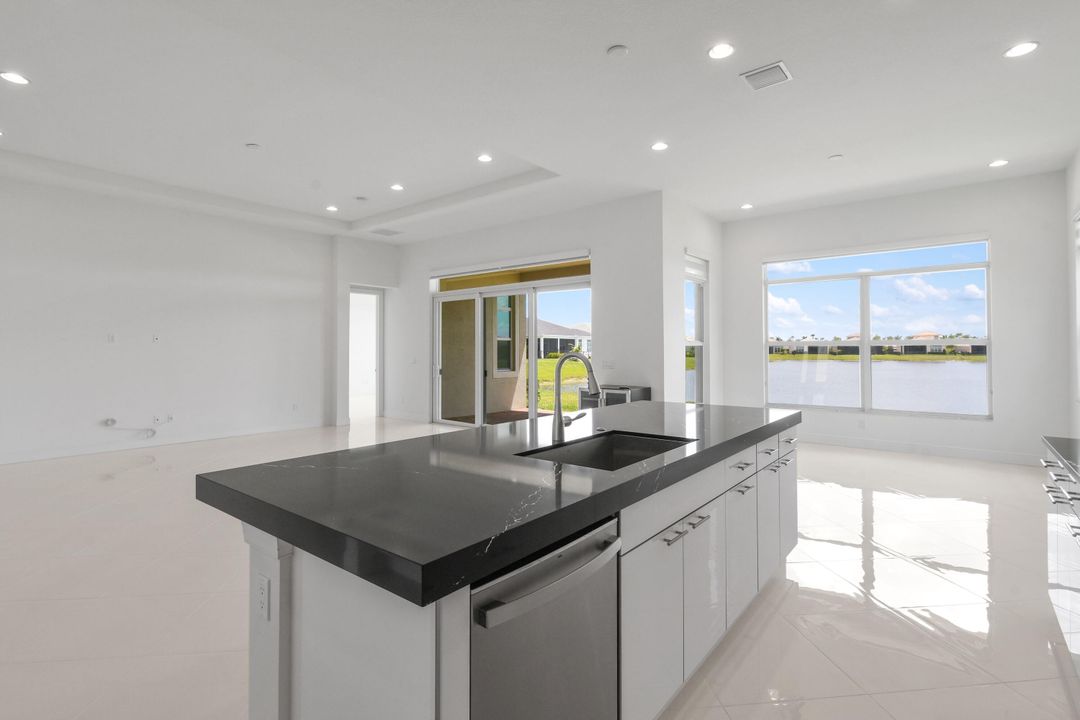 En Venta: $1,215,000 (4 camas, 4 baños, 3773 Pies cuadrados)