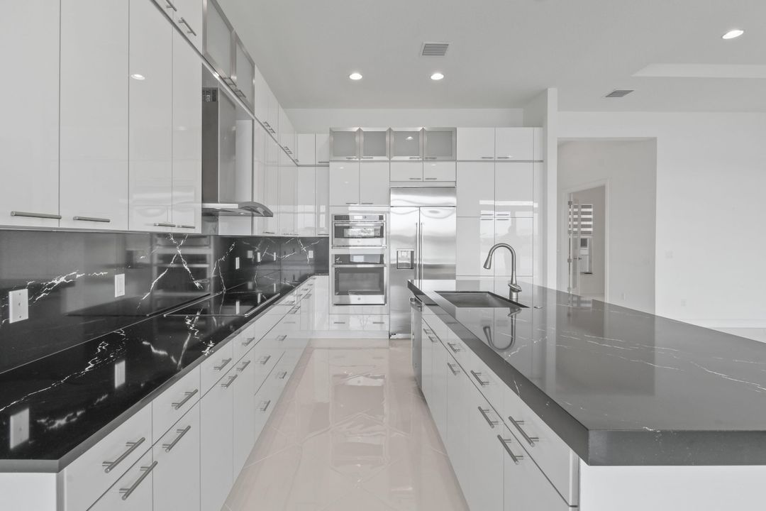 En Venta: $1,215,000 (4 camas, 4 baños, 3773 Pies cuadrados)