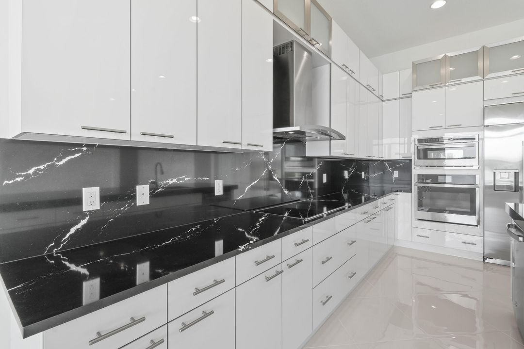 En Venta: $1,215,000 (4 camas, 4 baños, 3773 Pies cuadrados)