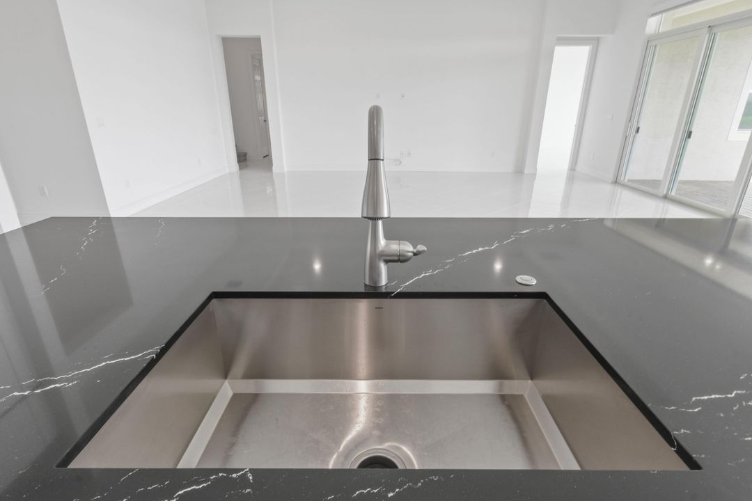 En Venta: $1,215,000 (4 camas, 4 baños, 3773 Pies cuadrados)