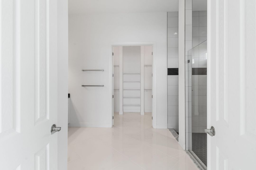 En Venta: $1,215,000 (4 camas, 4 baños, 3773 Pies cuadrados)