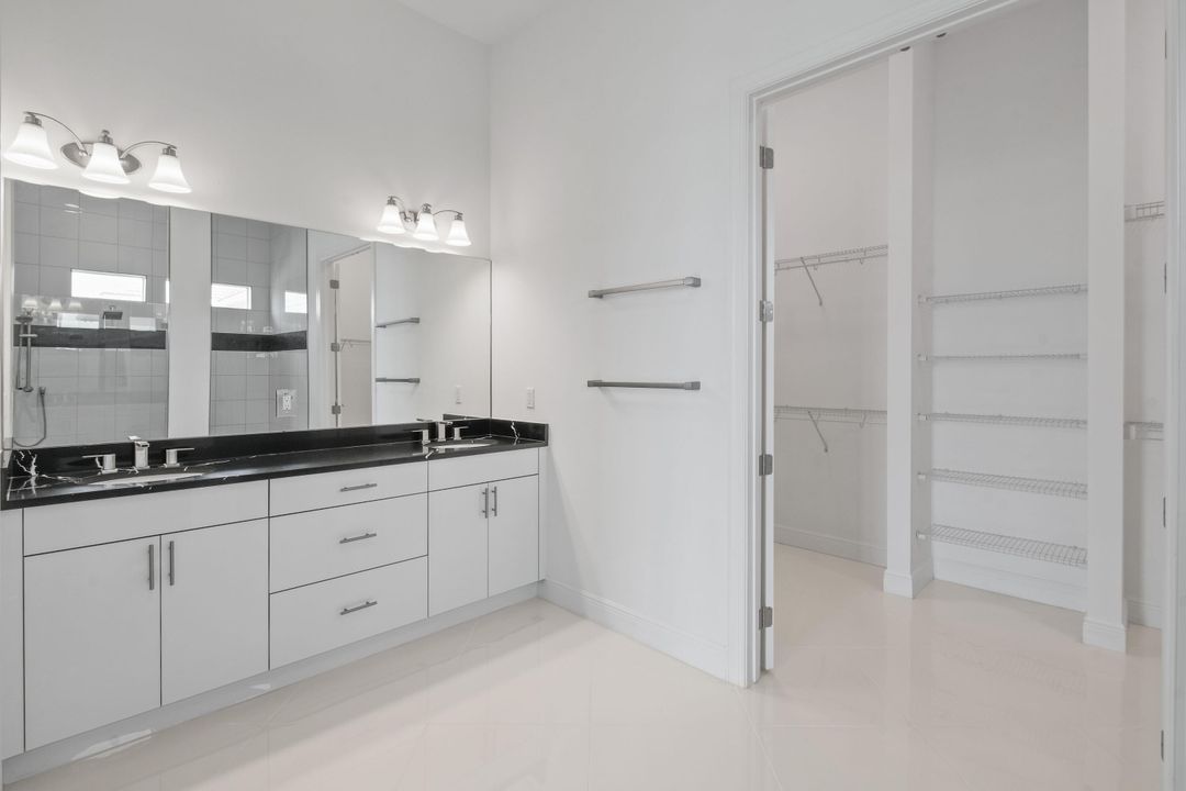 En Venta: $1,215,000 (4 camas, 4 baños, 3773 Pies cuadrados)