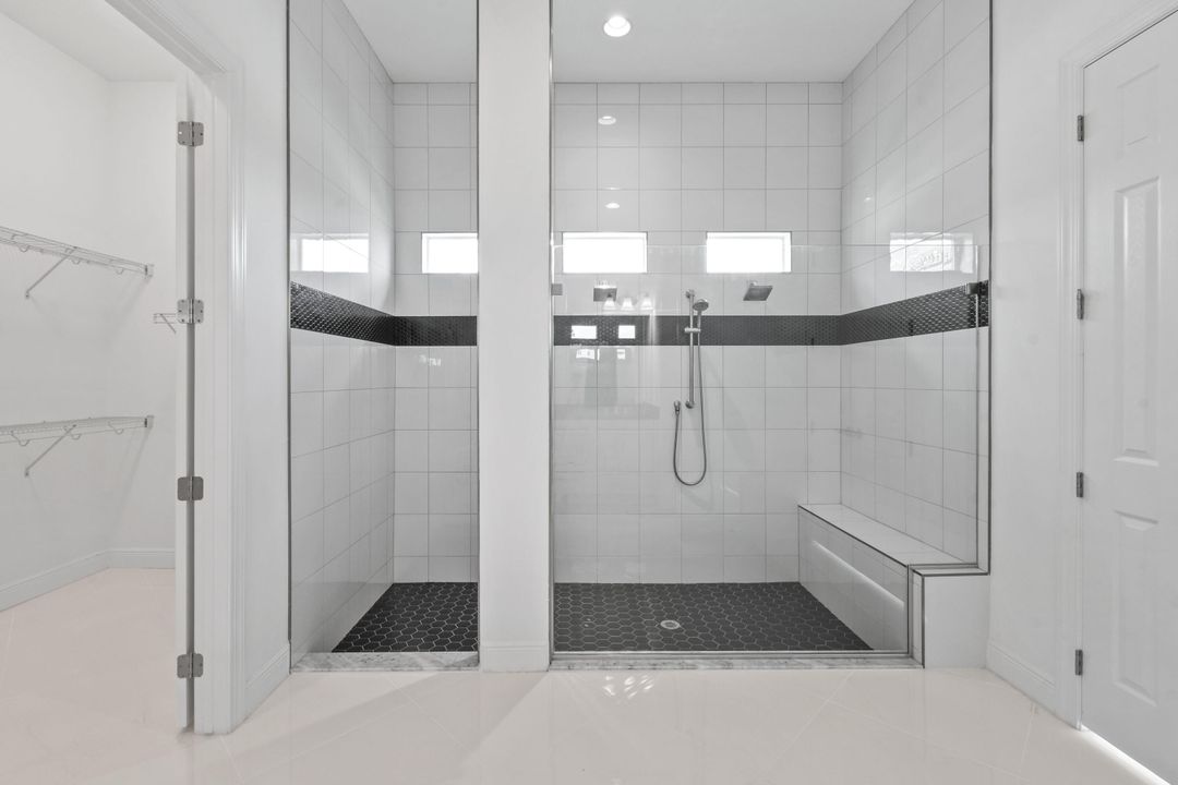 En Venta: $1,215,000 (4 camas, 4 baños, 3773 Pies cuadrados)