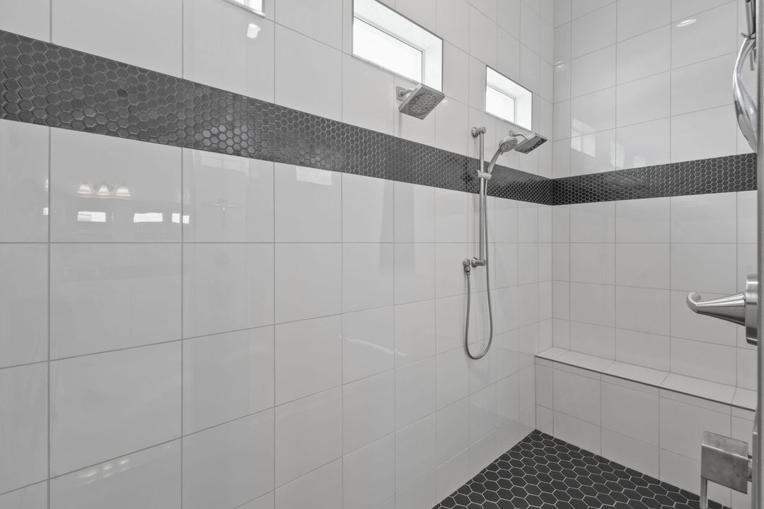 En Venta: $1,215,000 (4 camas, 4 baños, 3773 Pies cuadrados)