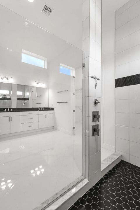 En Venta: $1,215,000 (4 camas, 4 baños, 3773 Pies cuadrados)