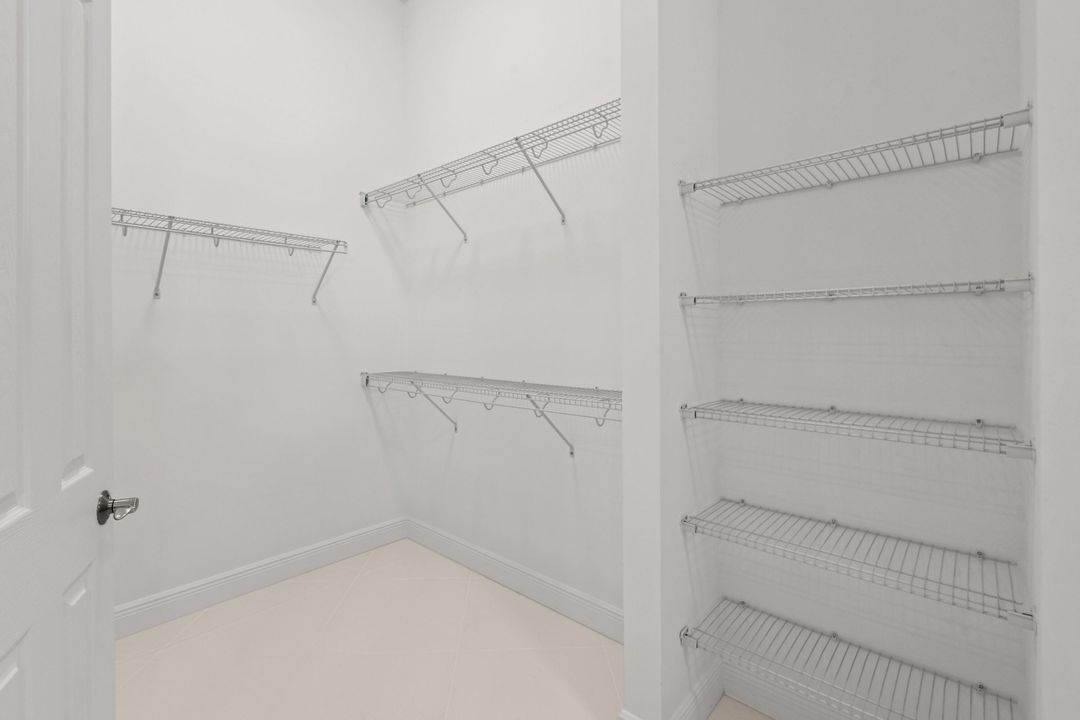 En Venta: $1,215,000 (4 camas, 4 baños, 3773 Pies cuadrados)